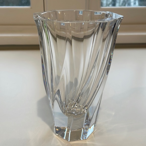 ORREFORS RESIDENCE 6-1/8-INCH MINI CRYSTAL VASE. NEW. - Picture 2 of 3